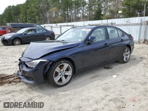 ✅ 2015 BMW 3 Series 328i xDrive • VIN: WBA3B5G53FNS17881 • Lot: 51799995. Wystawiony na Copart z przebiegiem 176 481 mil. Bezpłatny archiwum sprzedaży aukcyjnych z USA i szczegółowy raport historii pojazdu na DreamBid. Zdjęcie 1.
