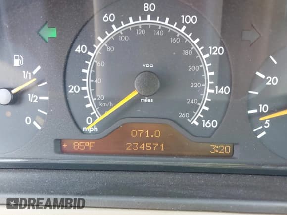✅ 1999 Mercedes-Benz E 320 • VIN: WDBJF65H3XA773956 • Lot: 42790409. Listed on IAAI with 234,571 mi. Free auction sales archive from the USA and detailed vehicle history report at DreamBid. Image 15.