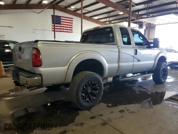 ✅ 2015 Ford F-250 XLT • VIN: 1FT7X2B64FEB38319 • Lot: 70901545. Wystawiony na Copart z przebiegiem 74 025 mil. Bezpłatny archiwum sprzedaży aukcyjnych z USA i szczegółowy raport historii pojazdu na DreamBid. Zdjęcie 3.