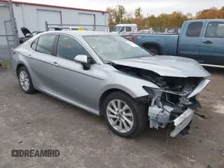 ✅ 2022 Toyota Camry LE • VIN: 4T1R11BK9NU067765 • Lot: 43431610. Wystawiony na IAAI z przebiegiem 60 319 mil. Bezpłatny archiwum sprzedaży aukcyjnych z USA i szczegółowy raport historii pojazdu na DreamBid. Zdjęcie 1.