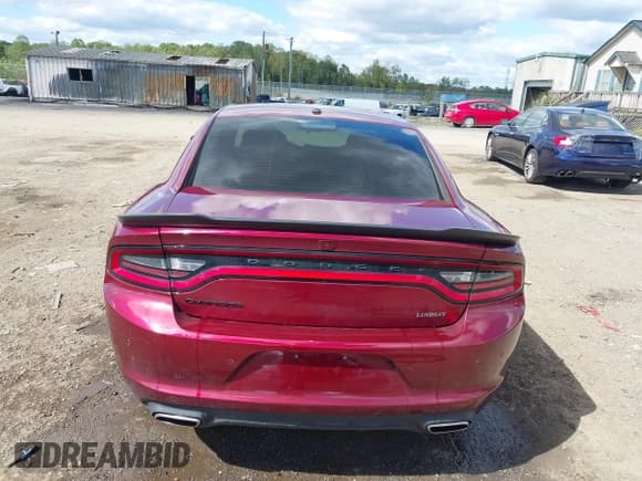 ✅ 2022 Dodge Charger SXT • VIN: 2C3CDXBG3NH202505 • Lot: 43357983. Wystawiony na IAAI z przebiegiem 35 930 mil. Bezpłatny archiwum sprzedaży aukcyjnych z USA i szczegółowy raport historii pojazdu na DreamBid. Zdjęcie 17.