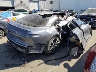 ✅ 2023 Lucid Air Pure • VIN: 50EA1PFA6PA006296 • Lot: 52593944. Wystawiony na Copart z przebiegiem Nie podano. Bezpłatny archiwum sprzedaży aukcyjnych z USA i szczegółowy raport historii pojazdu na DreamBid. Zdjęcie 3.