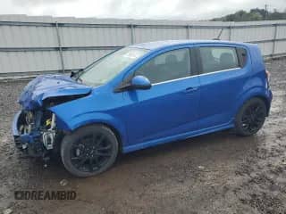 2020 Chevrolet Sonic Premier с VIN 1G1JF6SB4L4137386, выставлен на аукционе Copart как лот 71990014 с пробегом 80 604 миль миль и Списание • Salvage title. История ставок и продаж доступна на DreamBid. Изображение 1.