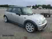 2005 MINI Hardtop S с VIN WMWRE33535TL14309, выставлен на аукционе Copart как лот 86205445 с пробегом 172 727 миль миль и Списание • Salvage title. История ставок и продаж доступна на DreamBid. Изображение 4.