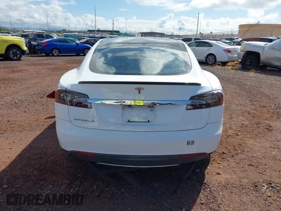 ✅ 2013 Tesla Model S Performance • VIN: 5YJSA1CP3DFP05886 • Lot: 43369959. Wystawiony na IAAI z przebiegiem 154 931 mil. Bezpłatny archiwum sprzedaży aukcyjnych z USA i szczegółowy raport historii pojazdu na DreamBid. Zdjęcie 17.