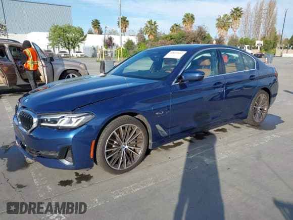 ✅ 2022 BMW 5 Series 530e • VIN: WBA13AG07NCJ54134 • Lot: 42012653. Listed on IAAI with 22,179 mi. Free auction sales archive from the USA and detailed vehicle history report at DreamBid. Image 17.
