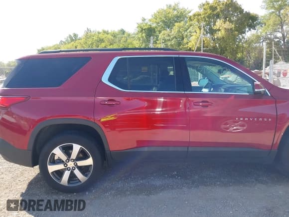 ✅ 2020 Chevrolet Traverse LT • VIN: 1GNEVHKW9LJ262631 • Lot: 43158904. Wystawiony na IAAI z przebiegiem 78 842 mil. Bezpłatny archiwum sprzedaży aukcyjnych z USA i szczegółowy raport historii pojazdu na DreamBid. Zdjęcie 13.