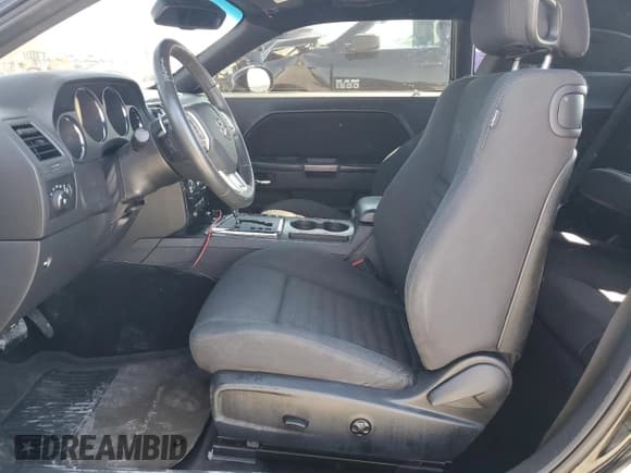 ✅ 2014 Dodge Challenger R/T • VIN: 2C3CDYBT3EH241940 • Lot: 82106215. Wystawiony na Copart z przebiegiem Nie podano. Bezpłatny archiwum sprzedaży aukcyjnych z USA i szczegółowy raport historii pojazdu na DreamBid. Zdjęcie 7.