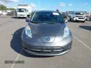 ✅ 2017 Nissan LEAF S • VIN: 1N4BZ0CP3HC301725 • Lot: 43887507. Wystawiony na IAAI z przebiegiem 98 260 mil. Bezpłatny archiwum sprzedaży aukcyjnych z USA i szczegółowy raport historii pojazdu na DreamBid. Zdjęcie 6.