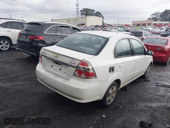 ✅ 2011 Chevrolet Aveo 1LT • VIN: KL1TD5DE5BB201136 • Lot: 41285318. Wystawiony na IAAI z przebiegiem 155 709 mil. Bezpłatny archiwum sprzedaży aukcyjnych z USA i szczegółowy raport historii pojazdu na DreamBid. Zdjęcie 4.