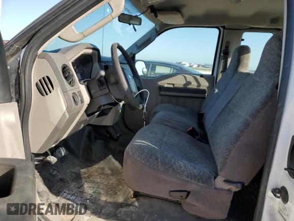 ✅ 2010 Ford F-250 • VIN: 1FTSX2AR4AEA19958 • Lot: 52406875. Wystawiony na Copart z przebiegiem 122 350 mil. Bezpłatny archiwum sprzedaży aukcyjnych z USA i szczegółowy raport historii pojazdu na DreamBid. Zdjęcie 7.