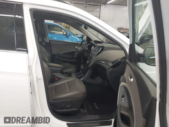 ✅ 2016 Hyundai Santa Fe • VIN: 5XYZUDLB5GG319835 • Лот: 43195919. Опубликован ранее на IAAI с пробегом 137 341 миль. Бесплатный доступ к архиву аукционных продаж из США и подробный отчёт об истории автомобиля на DreamBid. Изображение 5.