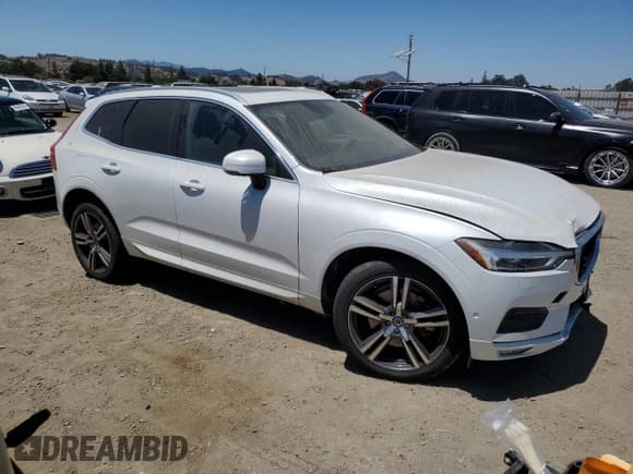 ✅ 2018 Volvo XC60 Momentum • VIN: LYVA22RK2JB113449 • Lot: 64314895. Listed on Copart with 40,840 mi. Free auction sales archive from the USA and detailed vehicle history report at DreamBid. Image 4.