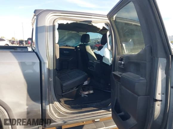 ✅ 2021 GMC Sierra 1500 Elevation • VIN: 3GTU9CED0MG149725 • Lot: 43794886. Wystawiony na IAAI z przebiegiem Nie podano. Bezpłatny archiwum sprzedaży aukcyjnych z USA i szczegółowy raport historii pojazdu na DreamBid. Zdjęcie 8.