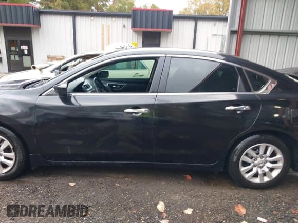 ✅ 2017 Nissan Altima S • VIN: 1N4AL3APXHC121885 • Lot: 43595340. Wystawiony na IAAI z przebiegiem 129 327 mil. Bezpłatny archiwum sprzedaży aukcyjnych z USA i szczegółowy raport historii pojazdu na DreamBid. Zdjęcie 14.