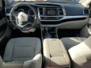 ✅ 2018 Toyota Highlander LE • VIN: 5TDZARFH2JS036163 • Lot: 83788985. Listed on Copart with 55,168 mi. Free auction sales archive from the USA and detailed vehicle history report at DreamBid. Image 8.