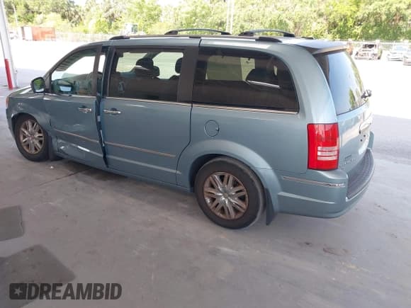 ✅ 2010 Chrysler Town & Country Limited • VIN: 2A4RR7DX4AR451835 • Lot: 42292260. Wystawiony na IAAI z przebiegiem 184 666 mil. Bezpłatny archiwum sprzedaży aukcyjnych z USA i szczegółowy raport historii pojazdu na DreamBid. Zdjęcie 3.