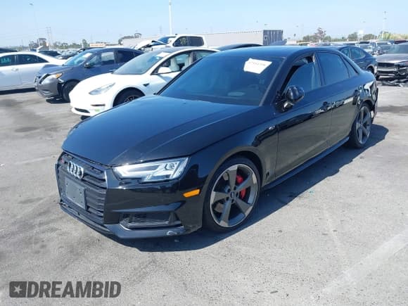 ✅ 2018 Audi S4 Prestige • VIN: WAUC4AF47JA004153 • Lot: 42554398. Wystawiony na IAAI z przebiegiem 63 143 mil. Bezpłatny archiwum sprzedaży aukcyjnych z USA i szczegółowy raport historii pojazdu na DreamBid. Zdjęcie 17.
