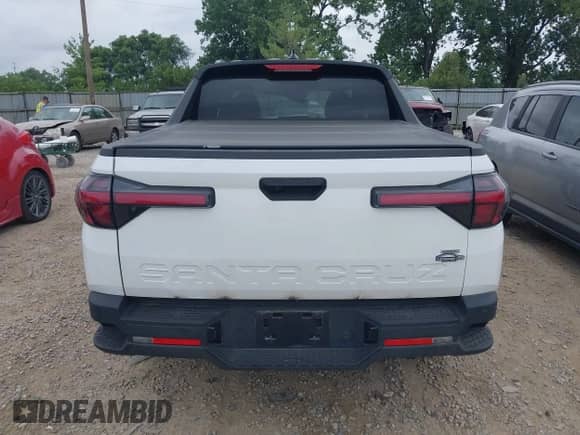 2025 Hyundai Santa Cruz SEL with VIN 5NTJBDDE9SH126540, listed as a IAAI auction lot 42747402 with 15,055 mi miles and . Bid and sale history available at DreamBid. Image 17.