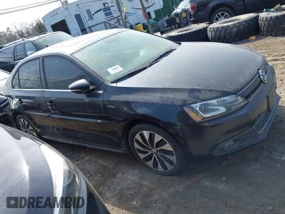 ✅ 2013 Volkswagen Jetta Hybrid SE • VIN: 3VW637AJ7DM259702 • Лот: 41799247. Опубликован ранее на IAAI с пробегом Не указан. Бесплатный доступ к архиву аукционных продаж из США и подробный отчёт об истории автомобиля на DreamBid. Изображение 1.
