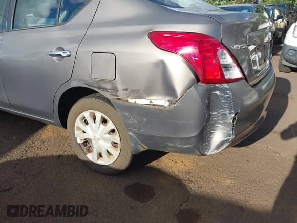✅ 2012 Nissan Versa S • VIN: 3N1CN7AP7CL907325 • Lot: 43264276. Wystawiony na IAAI z przebiegiem 57 565 mil. Bezpłatny archiwum sprzedaży aukcyjnych z USA i szczegółowy raport historii pojazdu na DreamBid. Zdjęcie 6.