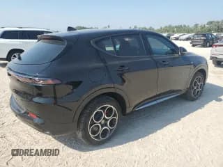 ✅ 2024 Alfa Romeo Tonale Ti • VIN: ZASPATCW4R3046069 • Lot: 66606024. Wystawiony na Copart z przebiegiem 3 330 mil. Bezpłatny archiwum sprzedaży aukcyjnych z USA i szczegółowy raport historii pojazdu na DreamBid. Zdjęcie 3.