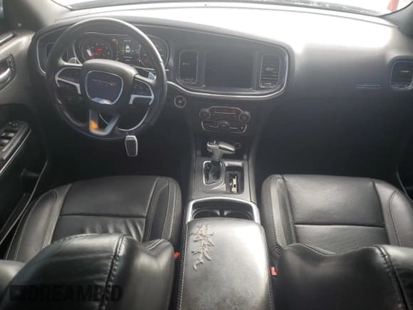 ✅ 2018 Dodge Charger GT • VIN: 2C3CDXJG2JH201437 • Lot: 90813545. Wystawiony na Copart z przebiegiem 143 266 mil. Bezpłatny archiwum sprzedaży aukcyjnych z USA i szczegółowy raport historii pojazdu na DreamBid. Zdjęcie 8.