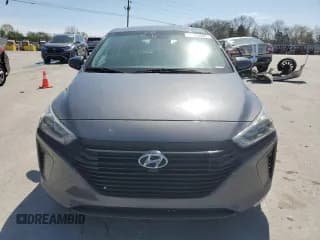 ✅ 2019 Hyundai Ioniq Blue • VIN: KMHC65LC4KU125489 • Lot: 51063565. Wystawiony na Copart z przebiegiem 105 045 mil. Bezpłatny archiwum sprzedaży aukcyjnych z USA i szczegółowy raport historii pojazdu na DreamBid. Zdjęcie 5.