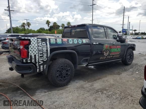 2022 Chevrolet Silverado 2500HD High Country z VIN 1GC4YREY7NF149717, wystawiony jako Copart lot #60214585 z przebiegiem 111 930 mil mil oraz Szkoda całkowita • Salvage title. Historia ofert i sprzedaży dostępna na DreamBid. Obrazek 3.