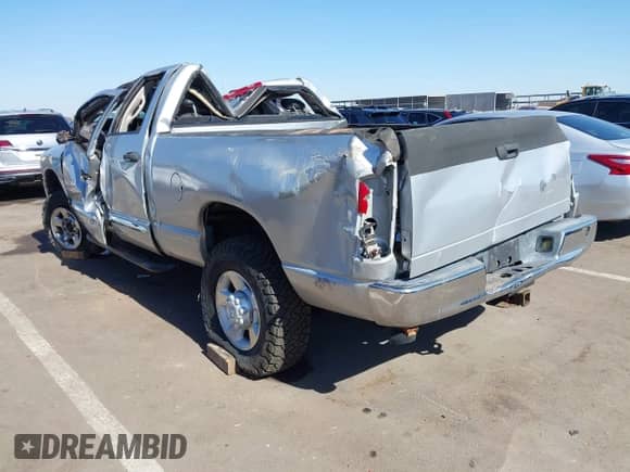 2004 Dodge 3500 ST z VIN 3D7LU38C34G105088, wystawiony jako IAAI lot #41493283 z przebiegiem Nie podano mil oraz . Historia ofert i sprzedaży dostępna na DreamBid. Obrazek 3.