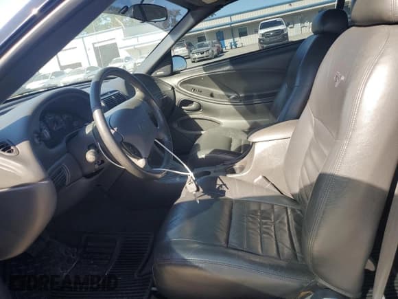 ✅ 2004 Ford Mustang GT Deluxe • VIN: 1FAFP45X64F228869 • Lot: 89927655. Wystawiony na Copart z przebiegiem Nie podano. Bezpłatny archiwum sprzedaży aukcyjnych z USA i szczegółowy raport historii pojazdu na DreamBid. Zdjęcie 7.