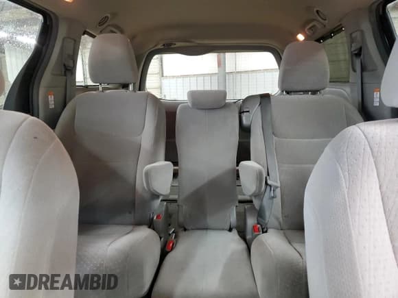 ✅ 2015 Toyota Sienna LE • VIN: 5TDKK3DCXFS557450 • Lot: 85326855. Wystawiony na Copart z przebiegiem 261 353 mil. Bezpłatny archiwum sprzedaży aukcyjnych z USA i szczegółowy raport historii pojazdu na DreamBid. Zdjęcie 10.