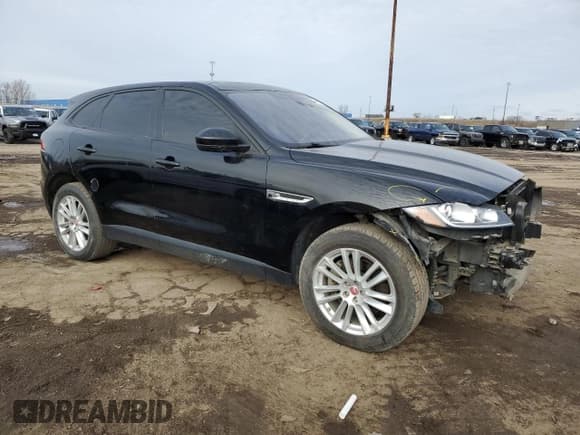 ✅ 2017 Jaguar F-Pace 35t • VIN: SADCS2BV8HA061263 • Lot: 48412045. Wystawiony na Copart z przebiegiem 98 290 mil. Bezpłatny archiwum sprzedaży aukcyjnych z USA i szczegółowy raport historii pojazdu na DreamBid. Zdjęcie 4.