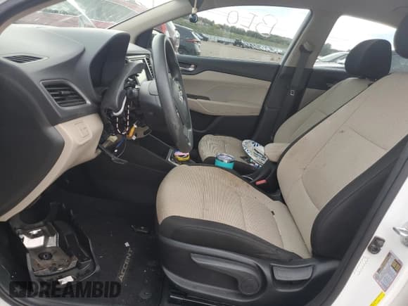 ✅ 2020 Hyundai Accent SE • VIN: 3KPC24A68LE125843 • Lot: 81320335. Listed on Copart with 60,874 mi. Free auction sales archive from the USA and detailed vehicle history report at DreamBid. Image 7.