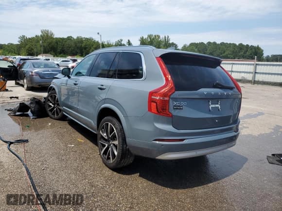 ✅ 2022 Volvo XC90 Momentum • VIN: YV4A221K7N1809021 • Лот: 68888215. Опубликован ранее на Copart с пробегом 57 804 миль. Бесплатный доступ к архиву аукционных продаж из США и подробный отчёт об истории автомобиля на DreamBid. Изображение 2.