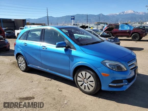 ✅ 2015 Mercedes-Benz B Electric Drive • VIN: WDDVP9AB1FJ006338 • Lot: 77622864. Listed on Copart with 48,221 mi. Free auction sales archive from the USA and detailed vehicle history report at DreamBid. Image 4.