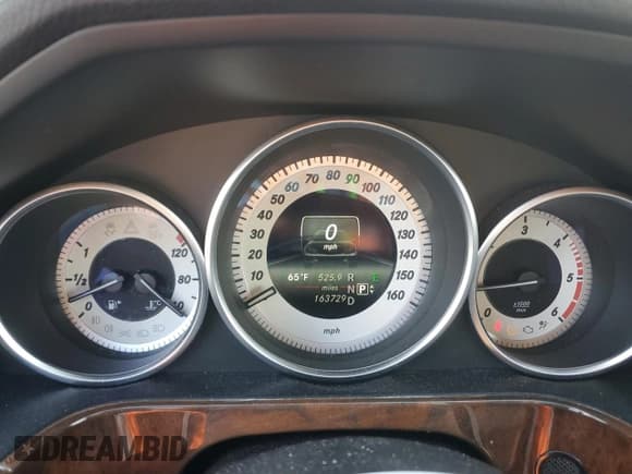 ✅ 2014 Mercedes-Benz E 250 Luxury • VIN: WDDHF9HB3EA989267 • Lot: 45884615. Wystawiony na Copart z przebiegiem 163 729 mil. Bezpłatny archiwum sprzedaży aukcyjnych z USA i szczegółowy raport historii pojazdu na DreamBid. Zdjęcie 9.