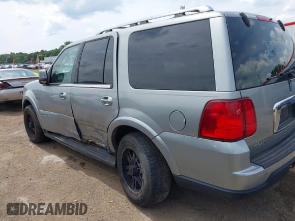 ✅ 2006 Lincoln Navigator Luxury • VIN: 5LMFU275X6LJ27785 • Lot: 42882364. Listed on IAAI with 178,749 mi. Free auction sales archive from the USA and detailed vehicle history report at DreamBid. Image 15.
