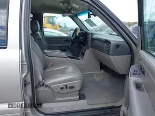 ✅ 2004 Chevrolet Suburban LS • VIN: 3GNEC16Z74G119360 • Лот: 41837768. Опубликован ранее на IAAI с пробегом 266 029 миль. Бесплатный доступ к архиву аукционных продаж из США и подробный отчёт об истории автомобиля на DreamBid. Изображение 5.