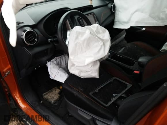 ✅ 2021 Nissan Kicks SR • VIN: 3N1CP5DV2ML560271 • Lot: 84898395. Wystawiony na Copart z przebiegiem Nie podano. Bezpłatny archiwum sprzedaży aukcyjnych z USA i szczegółowy raport historii pojazdu na DreamBid. Zdjęcie 7.