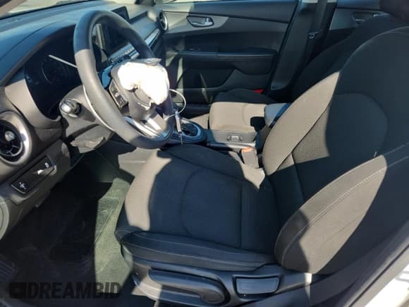 ✅ 2021 Kia Forte LXS • VIN: 3KPF24AD0ME294056 • Лот: 93725585. Опубликован ранее на Copart с пробегом 92 291 миль. Бесплатный доступ к архиву аукционных продаж из США и подробный отчёт об истории автомобиля на DreamBid. Изображение 7.