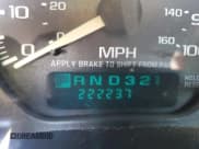 ✅ 2001 Chevrolet Silverado 2500HD LS • VIN: 1GCHK24191E301026 • Лот: 71162635. Опубликован ранее на Copart с пробегом 222 237 миль. Бесплатный доступ к архиву аукционных продаж из США и подробный отчёт об истории автомобиля на DreamBid. Изображение 12.