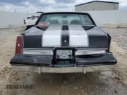 ✅ 1987 Oldsmobile Cutlass • VIN: 1G3GR11Y6HP313507 • Lot: 53623244. Wystawiony na Copart z przebiegiem Nie podano. Bezpłatny archiwum sprzedaży aukcyjnych z USA i szczegółowy raport historii pojazdu na DreamBid. Zdjęcie 6.