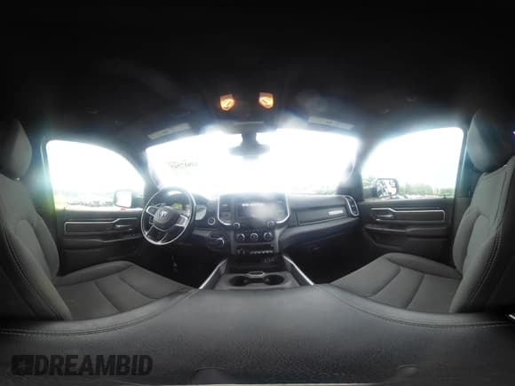 ✅ 2021 Ram 1500 Big Horn • VIN: 1C6SRFBT4MN736576 • Lot: 42617567. Wystawiony na IAAI z przebiegiem 55 818 mil. Bezpłatny archiwum sprzedaży aukcyjnych z USA i szczegółowy raport historii pojazdu na DreamBid. Zdjęcie 18.