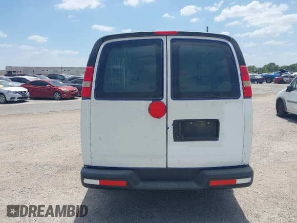 ✅ 2013 Chevrolet Express Cargo • VIN: 1GCSGAFX9D1179623 • Lot: 42405699. Wystawiony na IAAI z przebiegiem 213 830 mil. Bezpłatny archiwum sprzedaży aukcyjnych z USA i szczegółowy raport historii pojazdu na DreamBid. Zdjęcie 16.