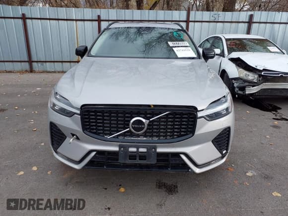 ✅ 2025 Volvo XC60 Core • VIN: YV4M12RJ3S1219969 • Lot: 43742529. Wystawiony na IAAI z przebiegiem 13 776 mil. Bezpłatny archiwum sprzedaży aukcyjnych z USA i szczegółowy raport historii pojazdu na DreamBid. Zdjęcie 6.
