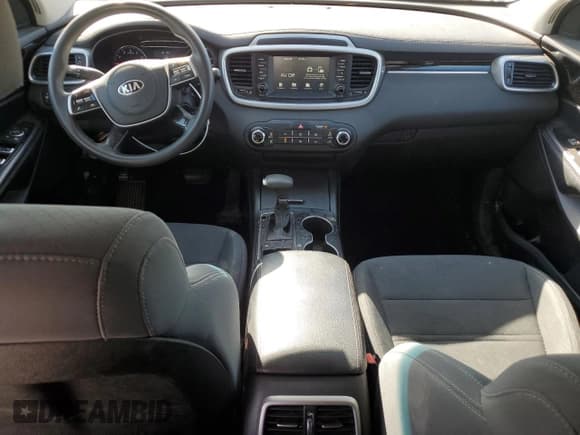 ✅ 2019 Kia Sorento LX • VIN: 5XYPG4A30KG553464 • Lot: 70380475. Listed on Copart with 93,324 mi. Free auction sales archive from the USA and detailed vehicle history report at DreamBid. Image 8.