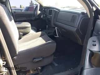 2005 Dodge 3500 SLT z VIN 3D7LS38C05G747324, wystawiony jako IAAI lot #41934314 z przebiegiem Nie podano mil oraz . Historia ofert i sprzedaży dostępna na DreamBid. Obrazek 5.