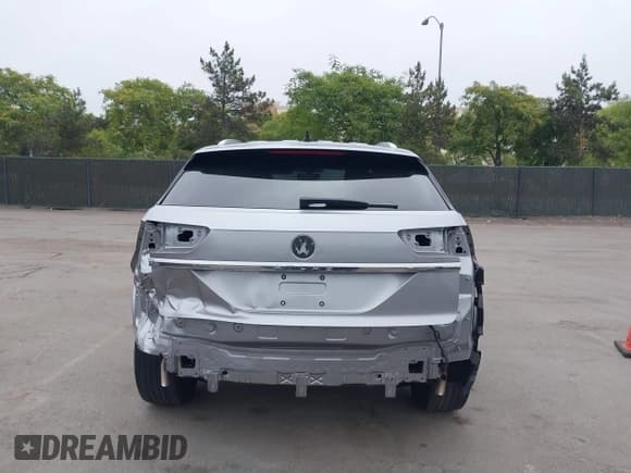 ✅ 2021 Volkswagen Atlas SE • VIN: 1V2WC2CA5MC236132 • Lot: 42391621. Listed on IAAI with 55,145 mi. Free auction sales archive from the USA and detailed vehicle history report at DreamBid. Image 17.