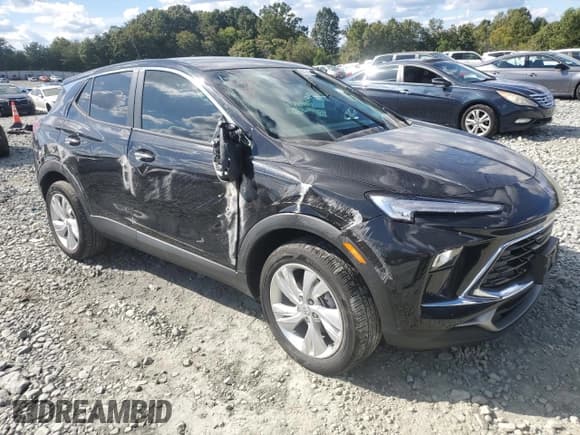 ✅ 2024 Buick Encore GX Preferred • VIN: KL4AMCSL9RB000530 • Lot: 82082975. Wystawiony na Copart z przebiegiem 9 158 mil. Bezpłatny archiwum sprzedaży aukcyjnych z USA i szczegółowy raport historii pojazdu na DreamBid. Zdjęcie 4.